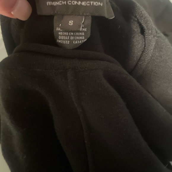 French connection oversized loose small black sweater with center point hemline - Picture 3 of 3